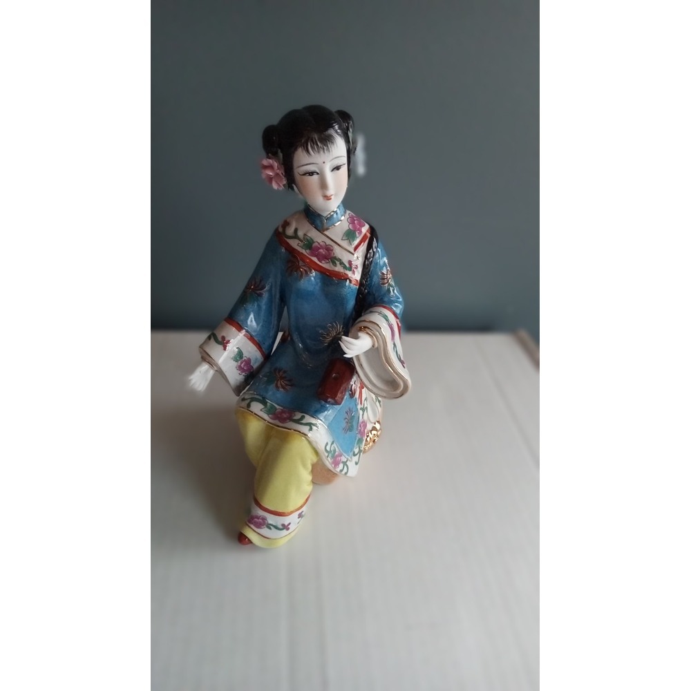 Vintage Asian Figurine Woman Girl Geisha Kimono Porcelain Statue Decor
